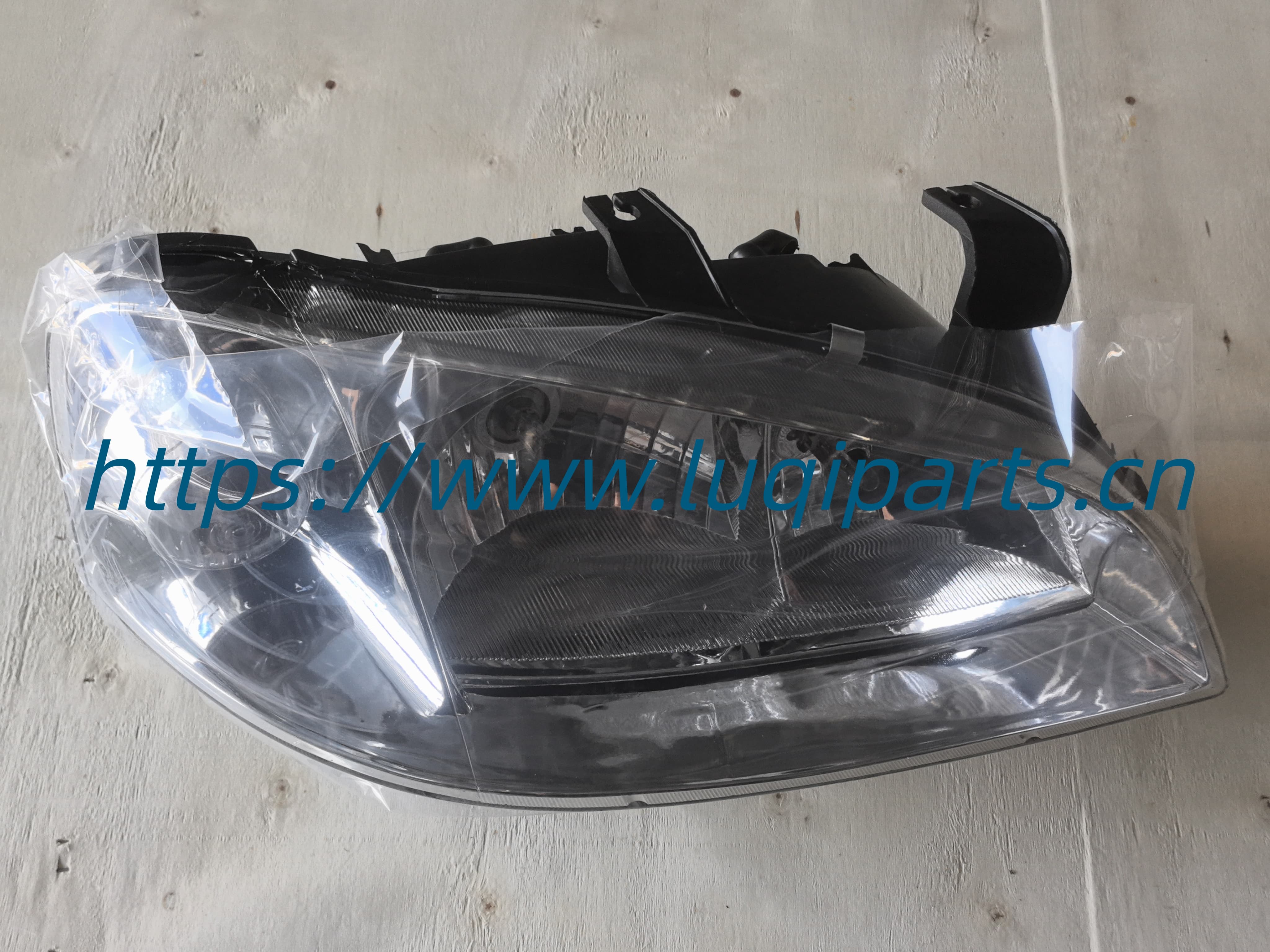 A15-3772020BA Front right headlight Chery Amulet