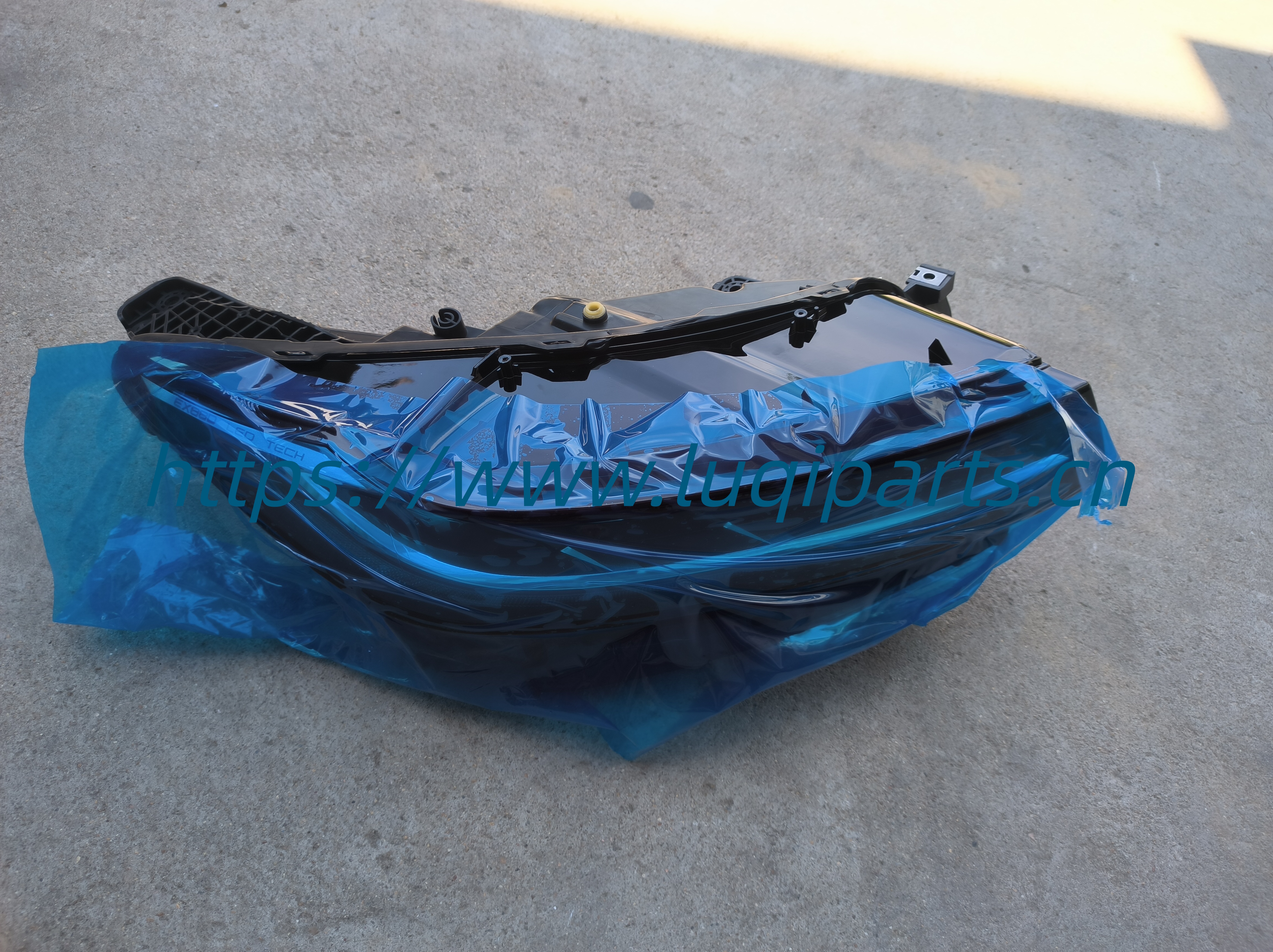 605000608AA Front right headlight CHERY EXEED LX