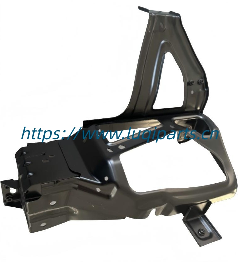 8889647306C15 Right headlight bracket Zeekr 001